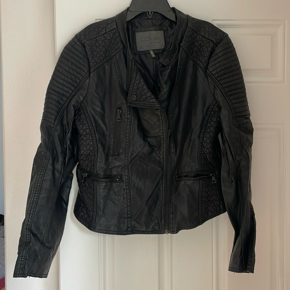 Women’s cropped black pleather jacket